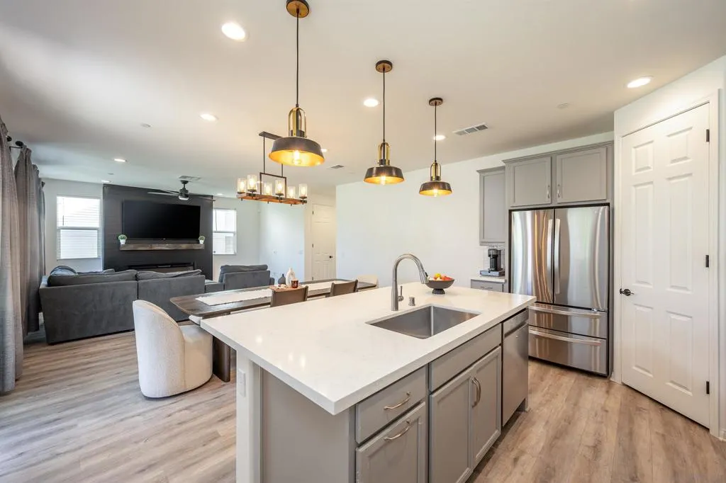 39297 Kindler Ln, Temecula, California 92591 home-pic-3